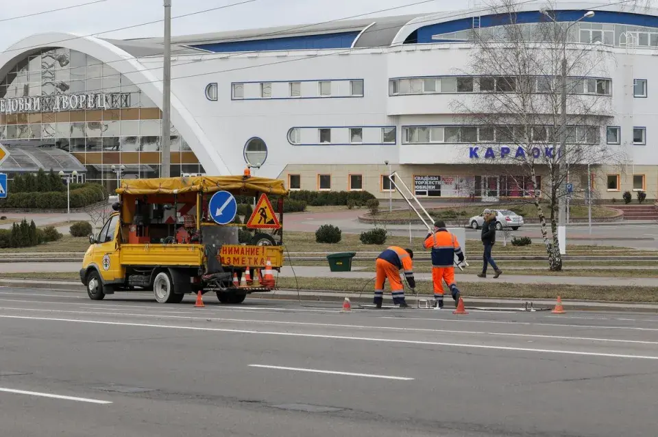 У Баранавічах рыхтуюцца да прыезду Лукашэнкі: ферму замаскіравалі зялёнай сеткай