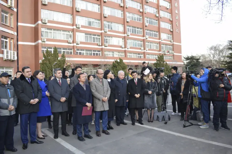 У Пекіне на адкрыцці помніка Купалу кітайскія дзеці чыталі беларускамоўныя вершы