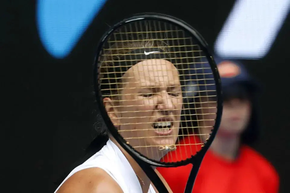 Паражэнне Азаранкі на старце Australian Open у фотаздымках