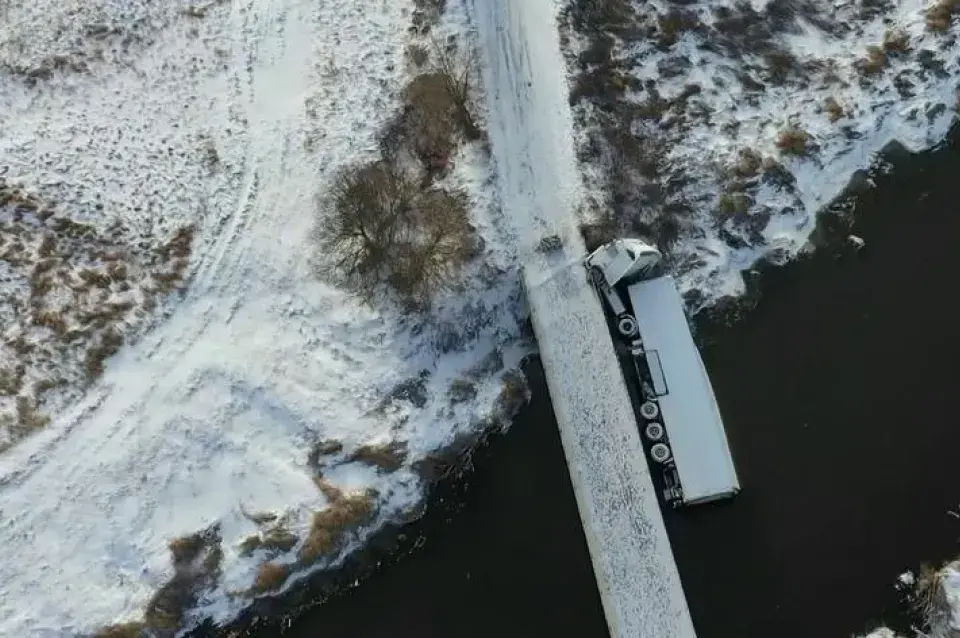 У Польшчы беларус на фуры зваліўся з моста ў раку 