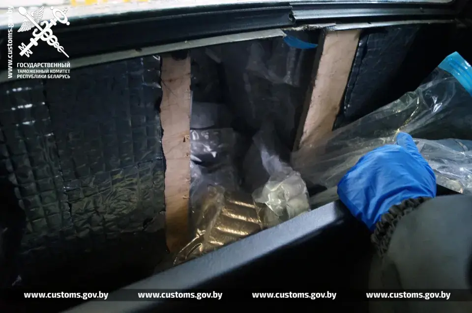 Літовец вёз у Беларусь 73 кг гашышу на рарытэтным аўто
