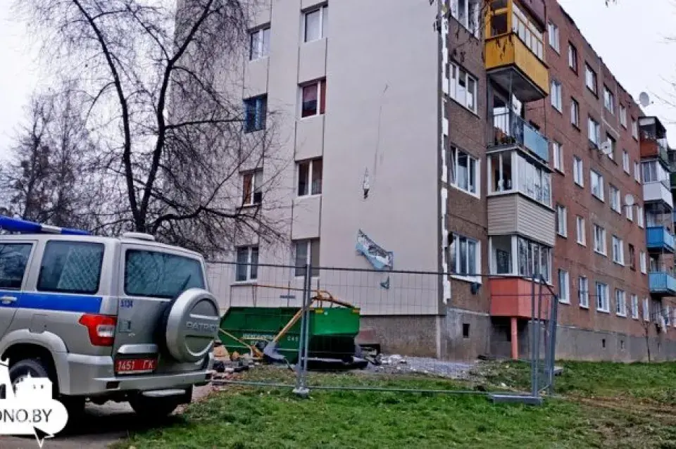 З даху пяціпавярховіка ў Гродне звалілася люлька з будаўніком