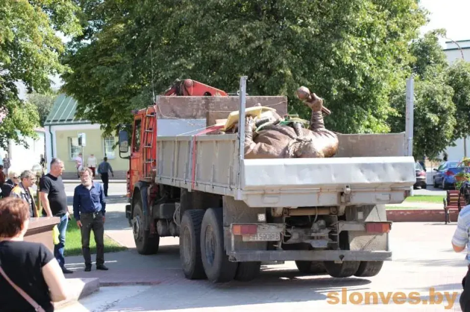 У Слоніме на плошчы Леніна ўсталявалі помнік Льву Сапегу