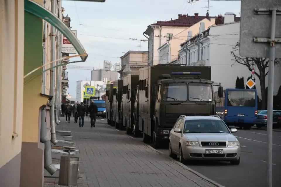 На месцы затрымання Лявона Вольскага моладзь спявала "Тры чарапахі" (відэа)