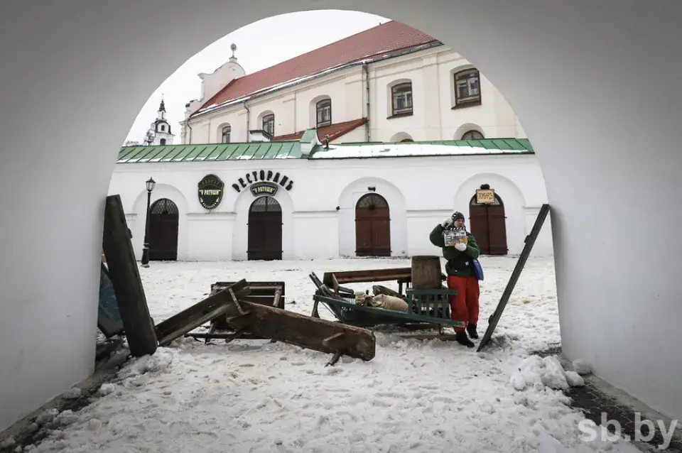 У цэнтры Мінска праходзіла масавая маніфестацыя — гэта здымалі кіно пра Купалу