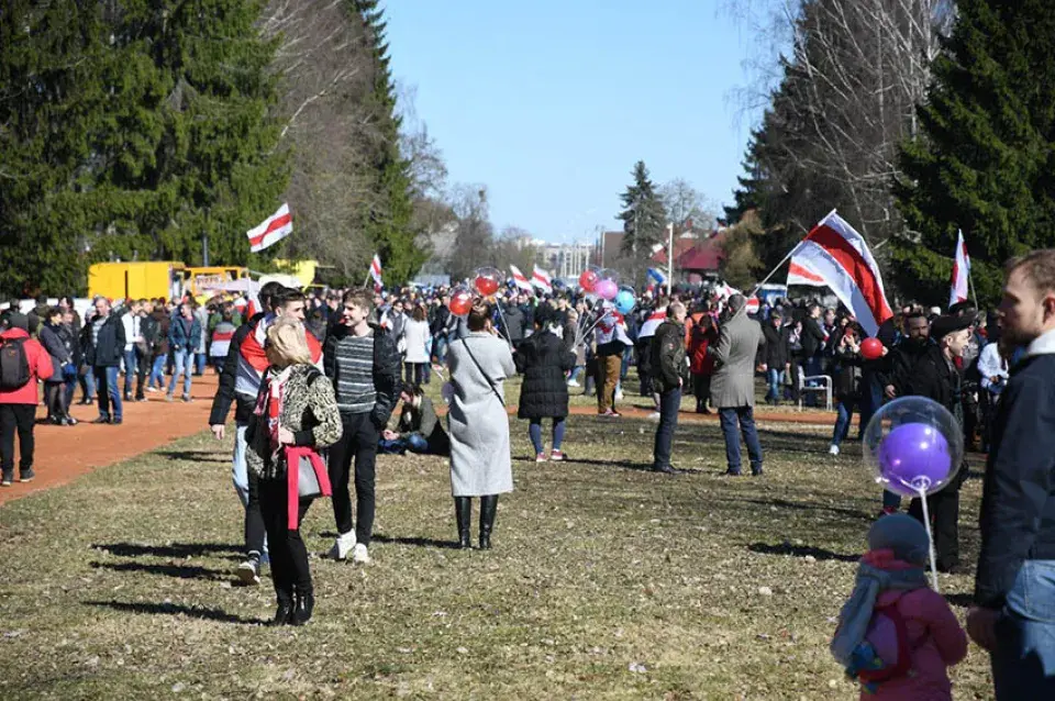 Светлыя твары, шчырыя ўсмешкі: фотарэпартаж з Дня Волі ў Гродне