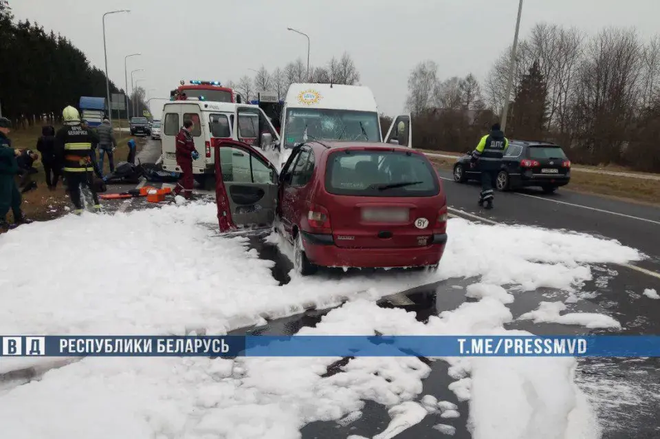 Пасля ДТЗ з маршруткай пад Маладзечна шпіталізавалі 9 чалавек