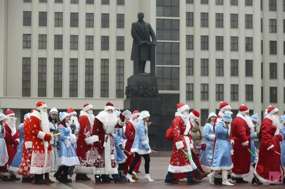 У Мінску прайшло шэсце Дзядоў Марозаў і Снягурак (фота, відэа)