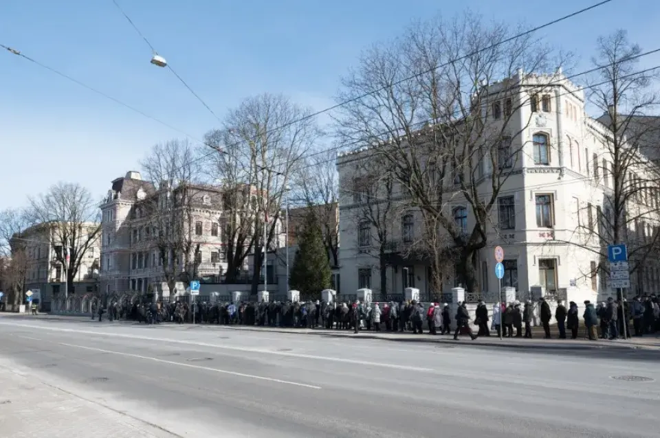 В Минске, Риге и Таллинне россияне стояли в очередях, чтобы проголосовать (фото)