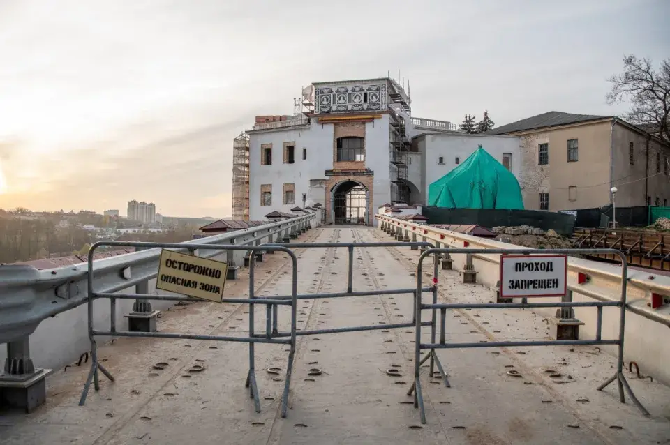 У Гродне ўсталявалі купал над уязной вежай Cтарога замка