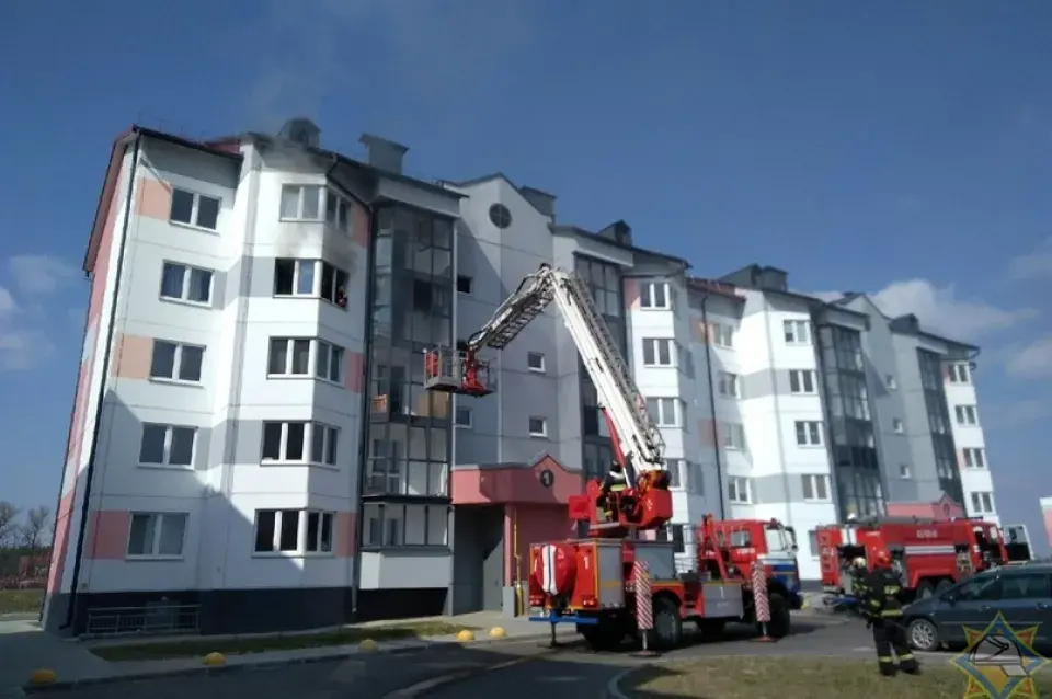 Жанчыну і траіх дзяцей выратавалі на пажары ў Стоўбцах