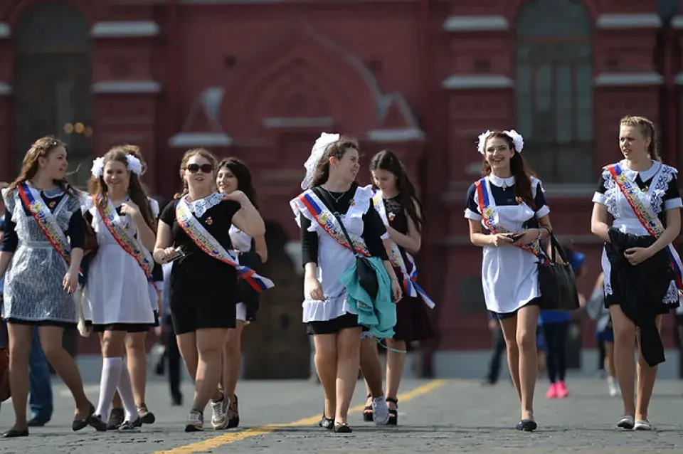 Як ладзяцца "апошнія званкі" ў Беларусі, Літве, Украіне, Расіі 