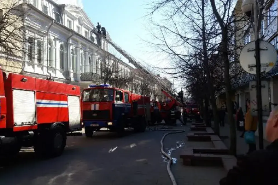 У Віцебску загарэўся гістарычны будынак (фота, відэа)