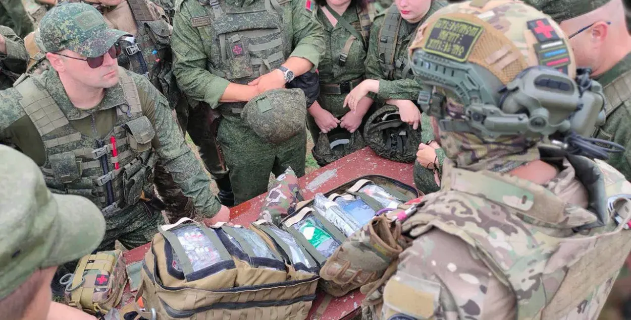 Вагнеровец обучает белорусских военных / Telegram