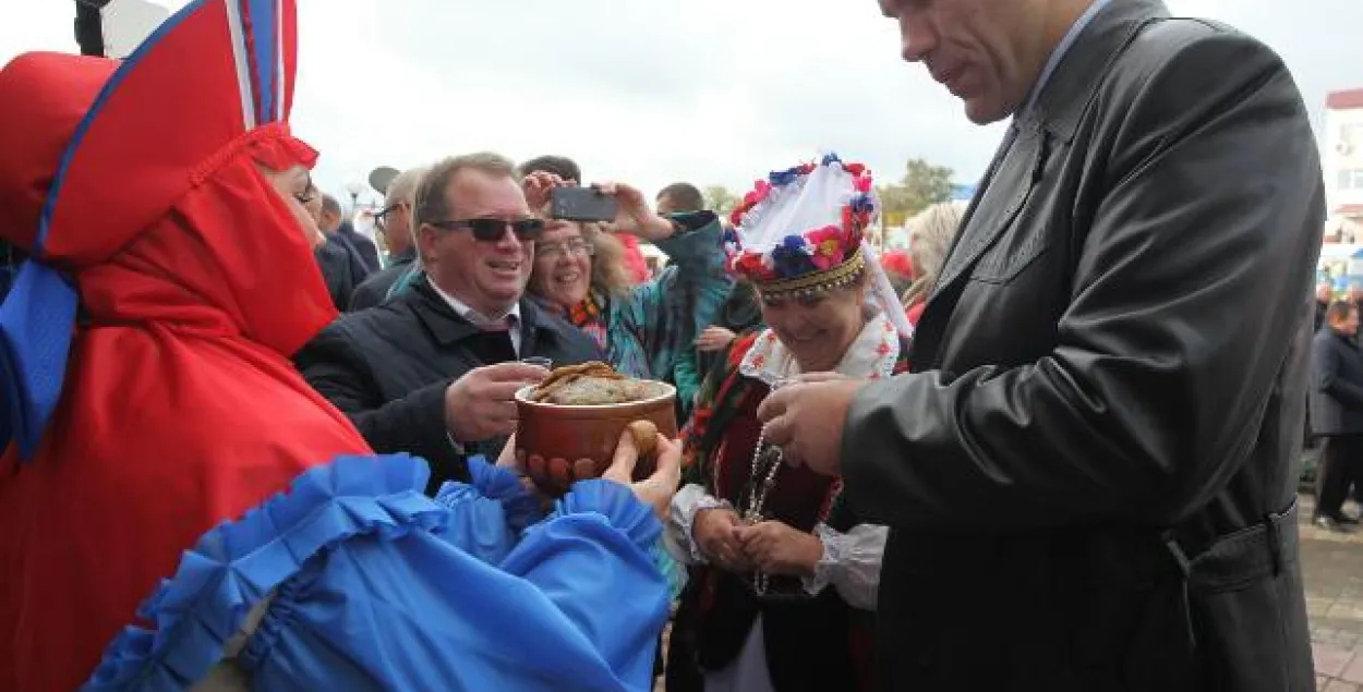 Мікалай Валуеў наведаў абласныя "Дажынкі" ў Сянно (фота)