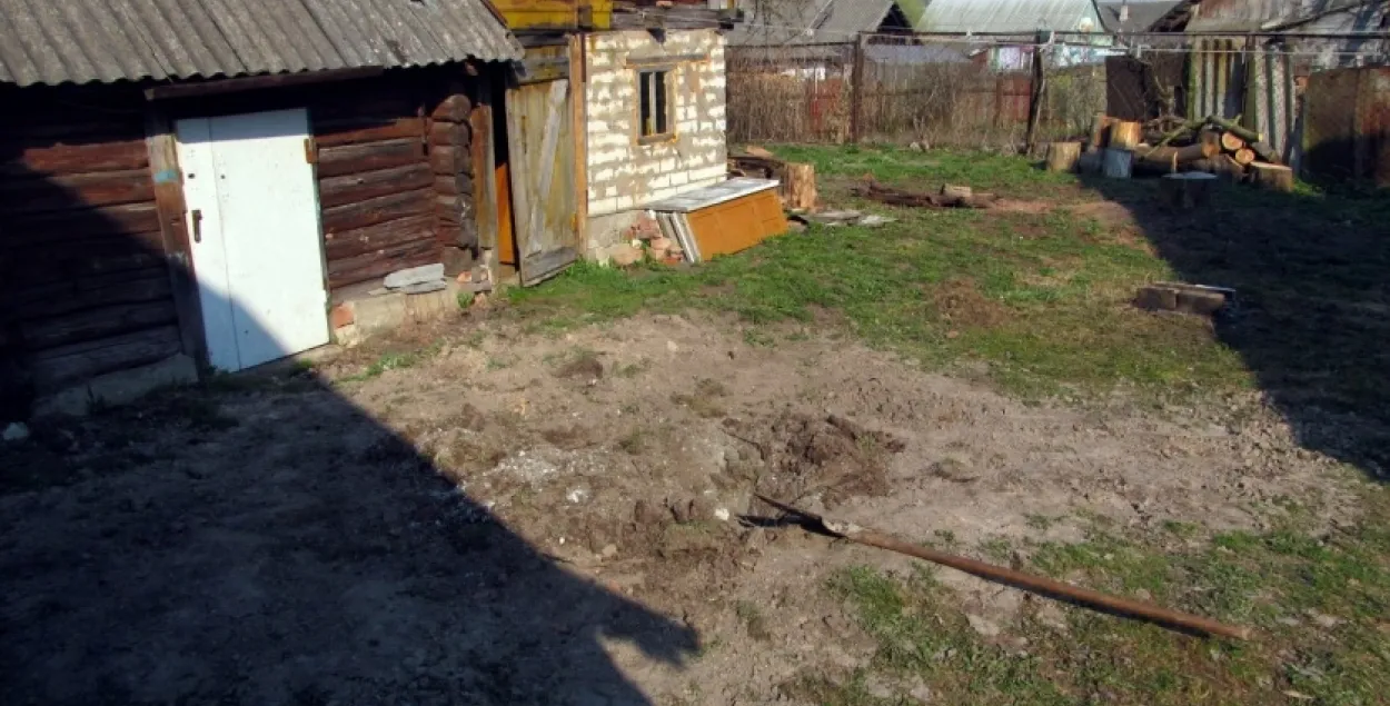 Пад Полацкам трое сабутэльнікаў закапалі мужчыну жыўцом