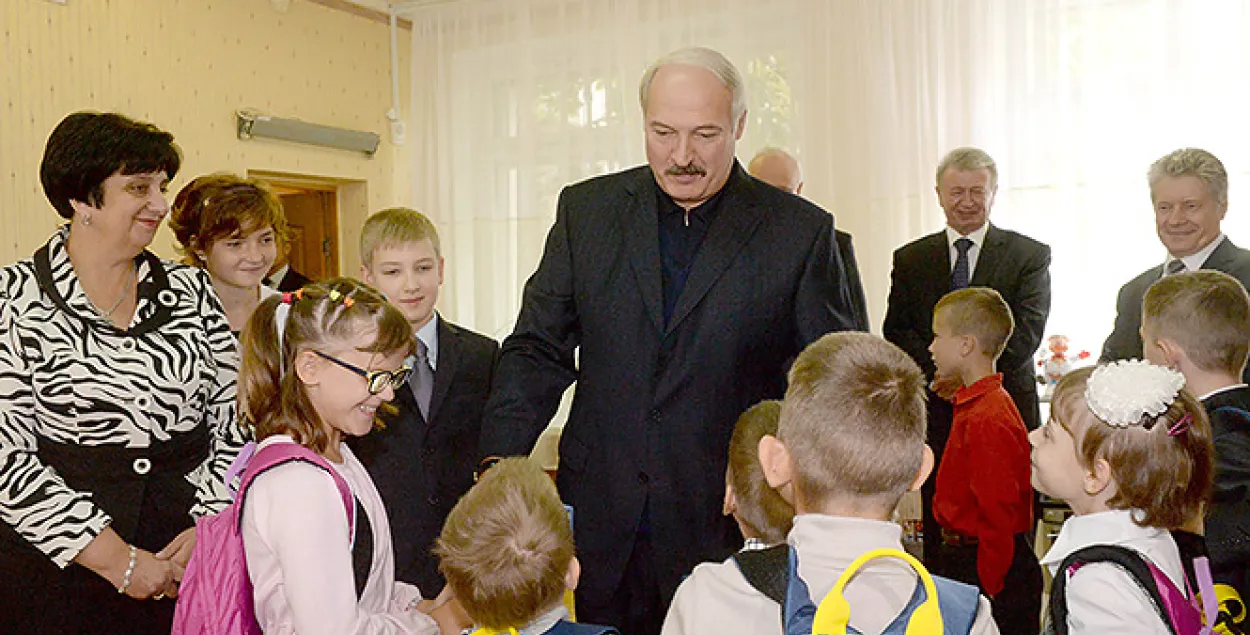 Фото: president.gov.by / Александр Лукашенко во время посещения детского дома в Минске​