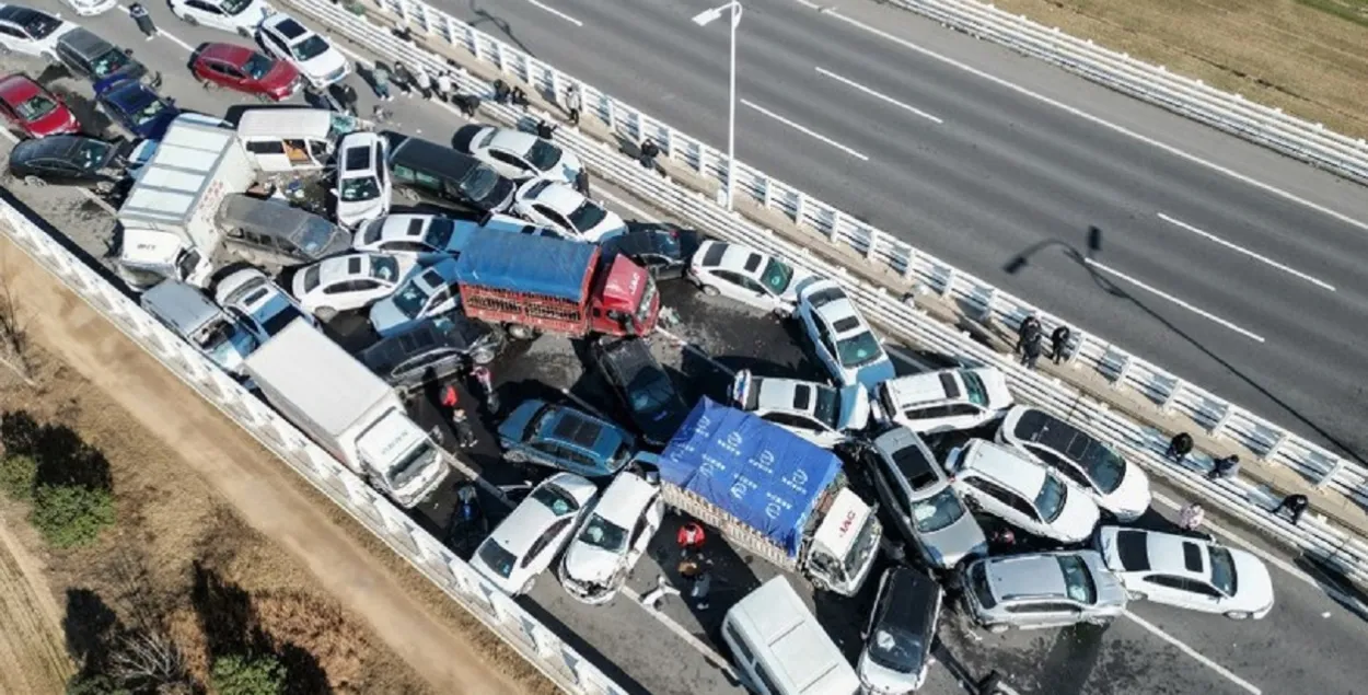 На месцы буйной аварыі / AFP
