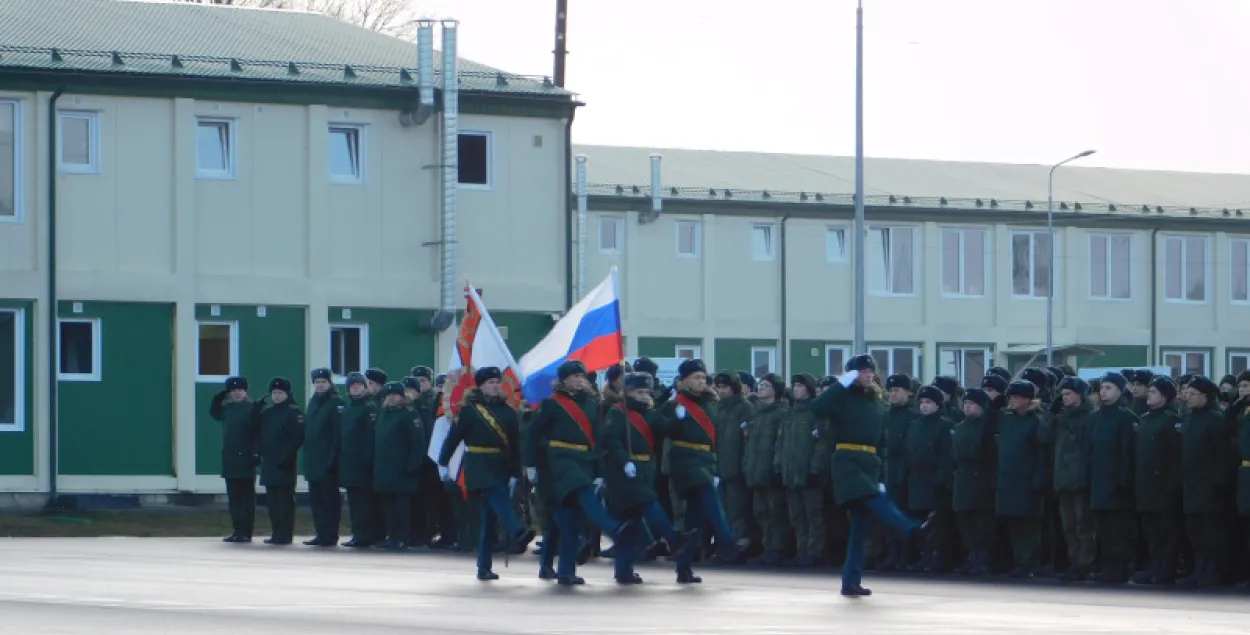 Дзе было поле — цяпер часць: як расійскія войскі абжываюцца на мяжы з Беларуссю