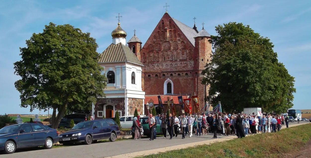 З цудатворнага абраза ў сынкавіцкай царкве скралі дары