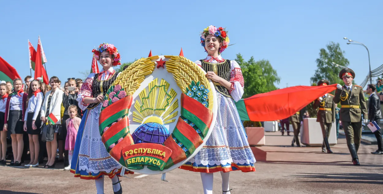 Кто и когда будет платить за замену старых гербов на новые