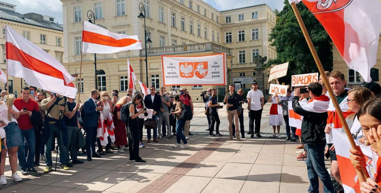 Открытие белорусского дома в Варшаве / Еврорадио