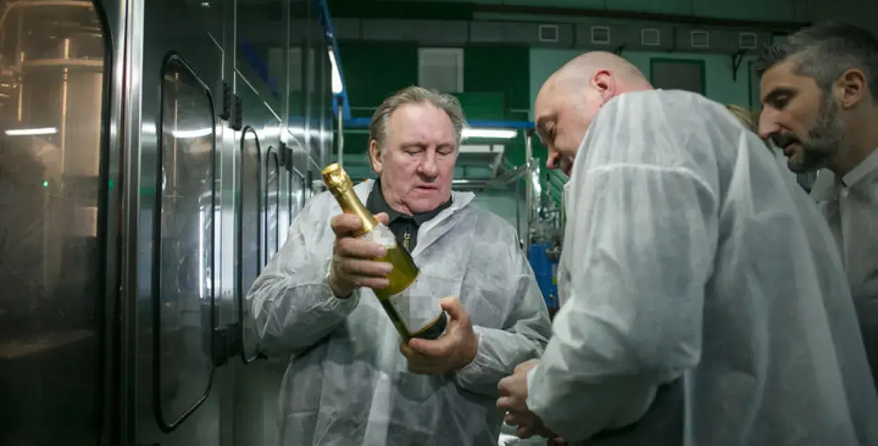 Gerard Depardieu at a sparkling wine factory in Minsk. Photo: tut.by