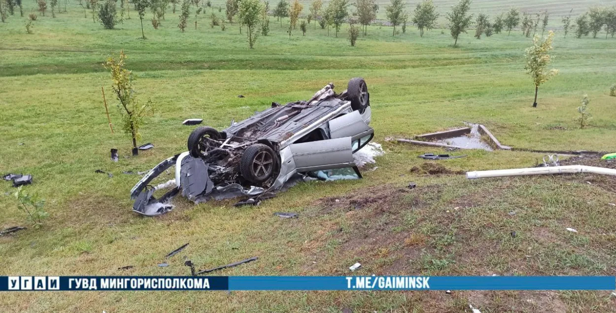 У аварыі на МКАД выляцеў у кювет і перакуліўся BMW, пацярпелі тры чалавекі