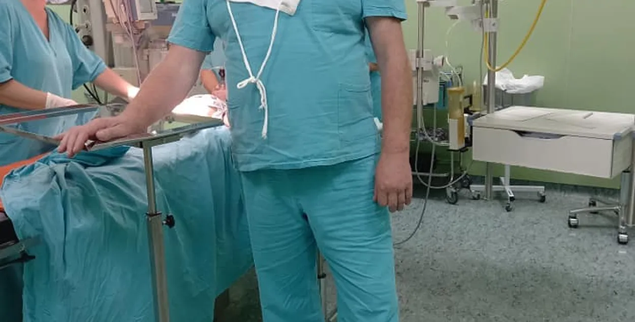Выдатны дзіцячы хірург Міхаіл Елавы застаўся без працы