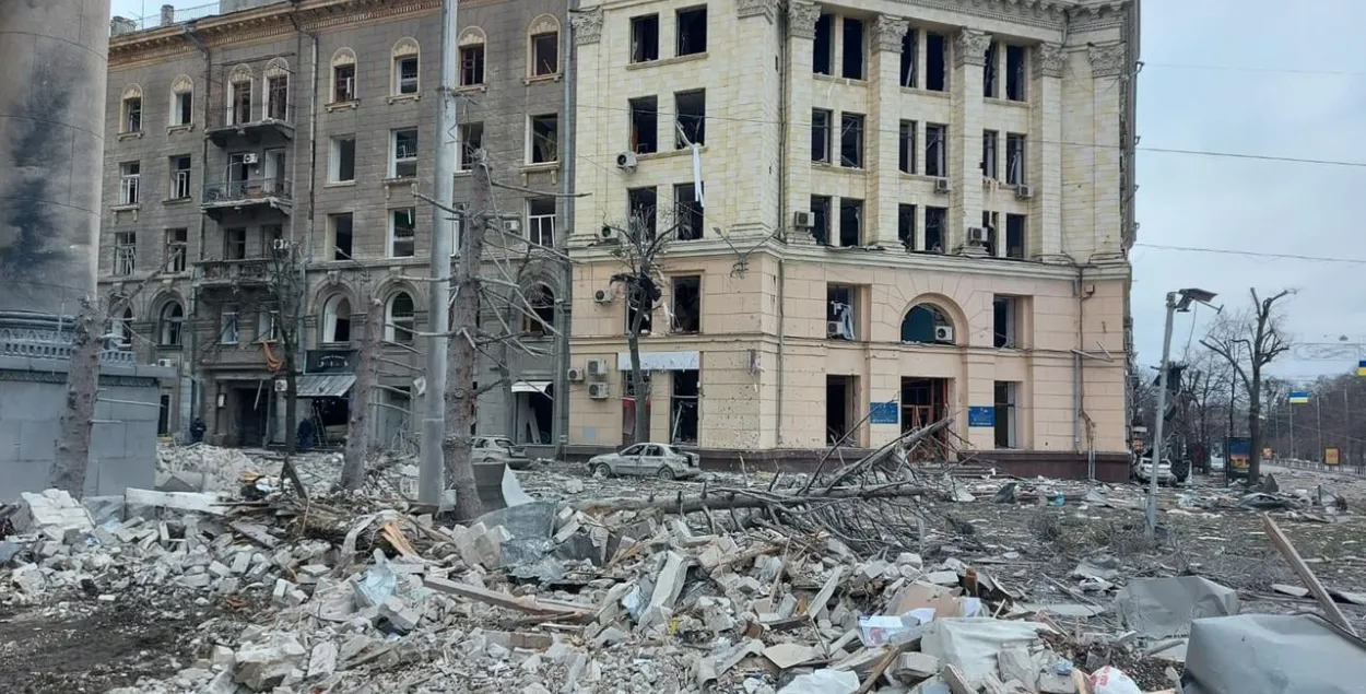 Плошча Харкава пасля выбуху ракеты / Національна поліція України