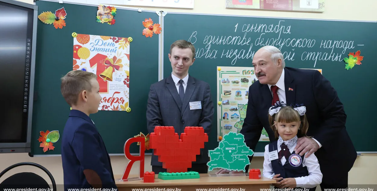 В бобруйскую школу, которую открывал лично Лукашенко, срочно требуются учителя