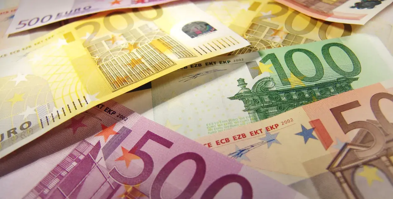 Минимальная зарплата в Литве станет 730 евро — в Беларуси она в 5 раз меньше