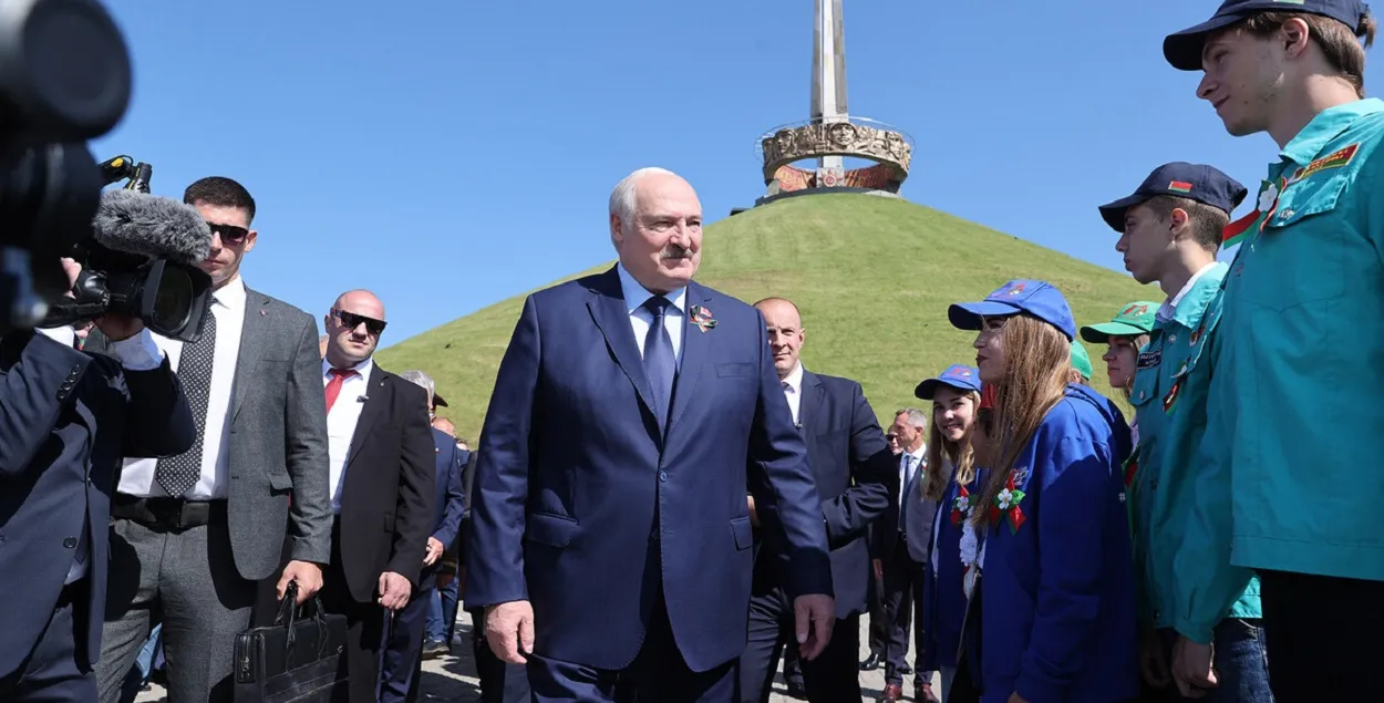 Александр Лукашенко возле "Кургана Славы", 3 июля 2023-го / president.gov.by
