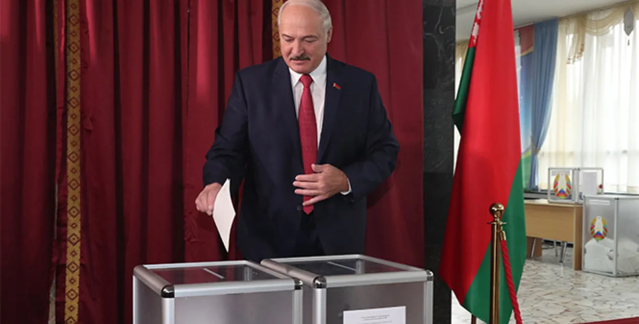 Выборы-2020 и синие пальцы: что Лукашенко сказал на избирательном участке