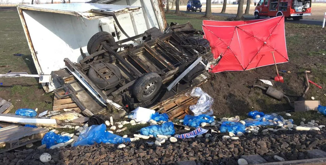 У Польшчы загінуў беларус, яго грузавік трапіў пад пасажырскі цягнік