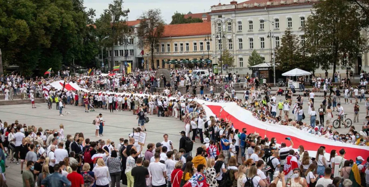 Па Вільні пранясуць паўкіламетровы бел-чырвона-белы сцяг