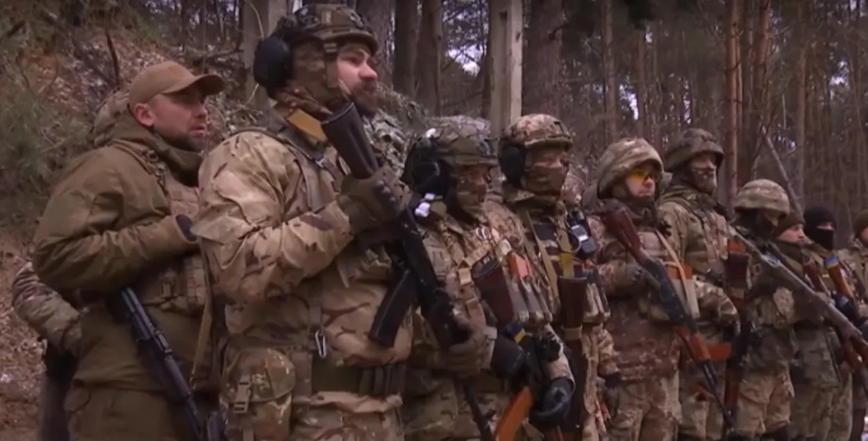 Украинские бойцы в лесах возле границы с Беларусью / ТСН
