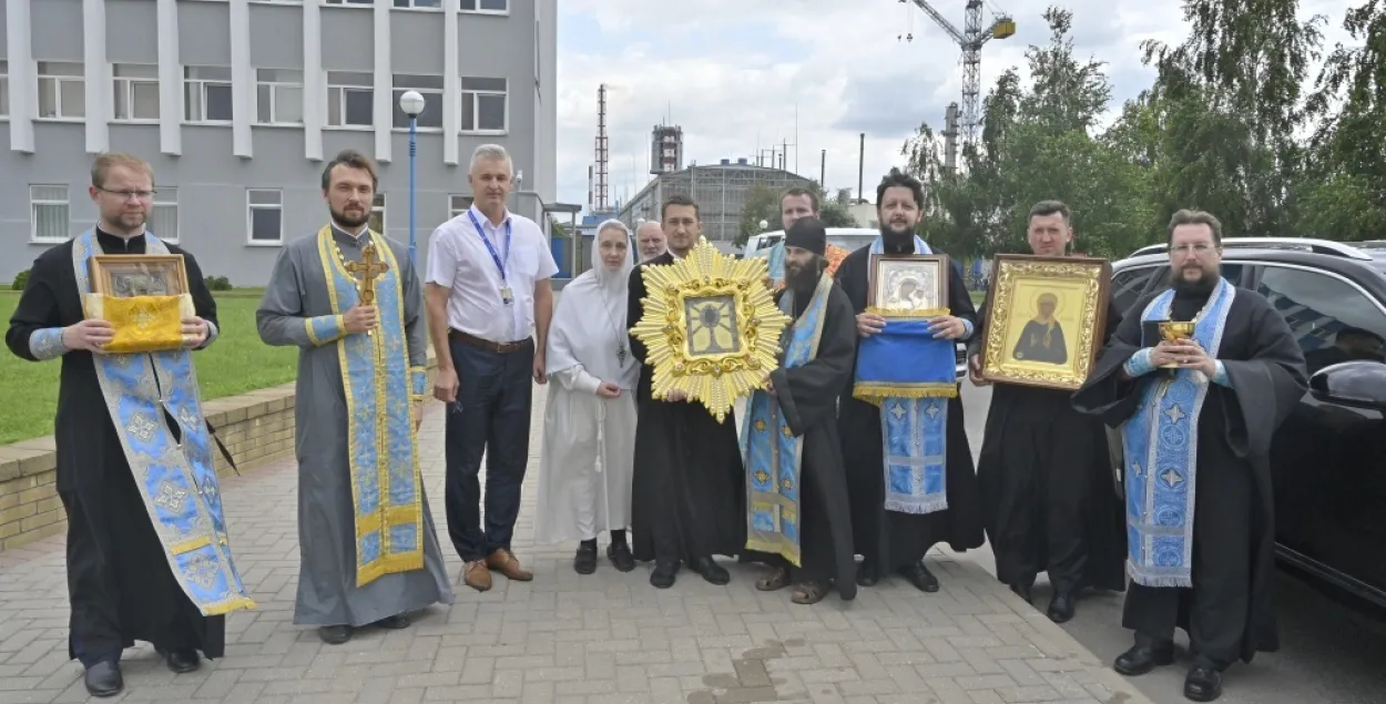 "Гродна Азот" падтрымалі малітвай і іконамі 