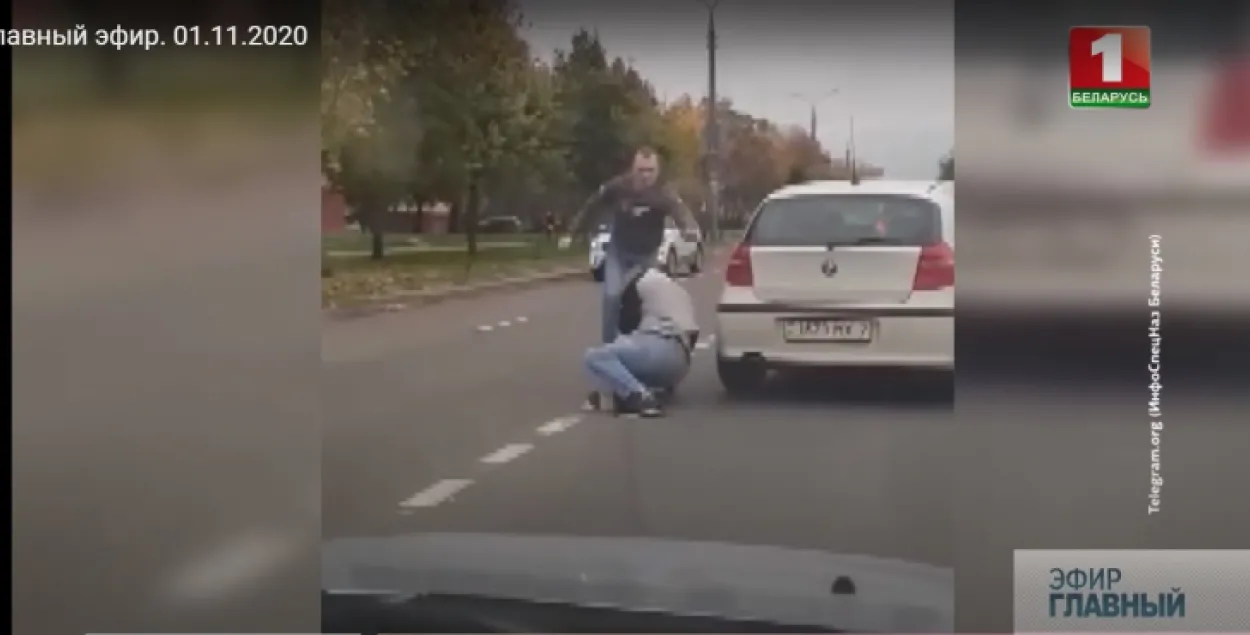 БТ адказала гледачу, чаму называе збітага хлопца са сцягам "п'яным дэгенератам"