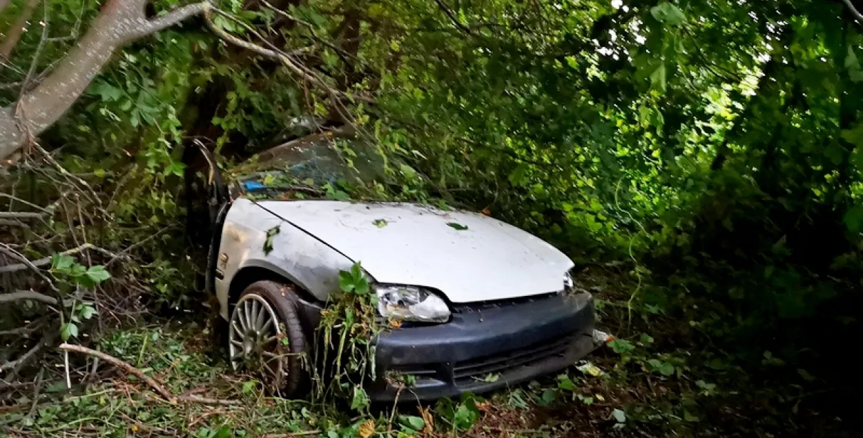 Пад Гроднам у ДТЗ аўтамабіль Honda разарвала на часткі, загінула дзяўчына