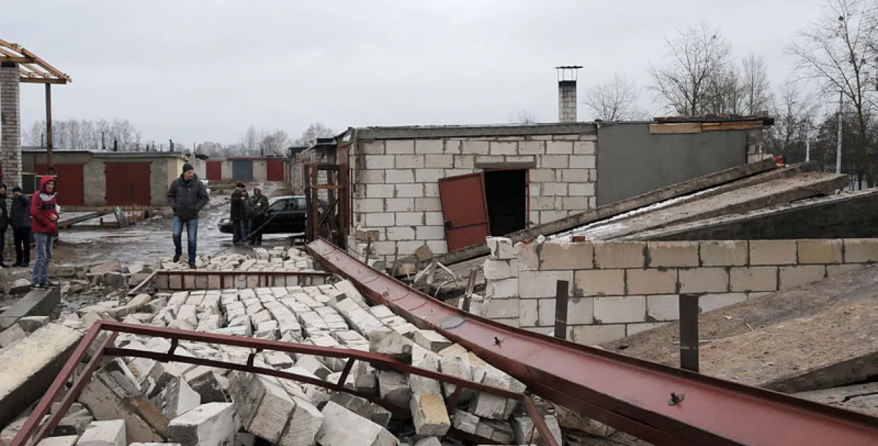 У Бабруйску масава абваліліся гаражы (фота)