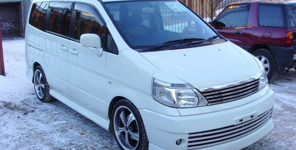 У Гродзенскім раёне перакуліўся Nissan Serena, загінула 14-гадовая дзяўчынка