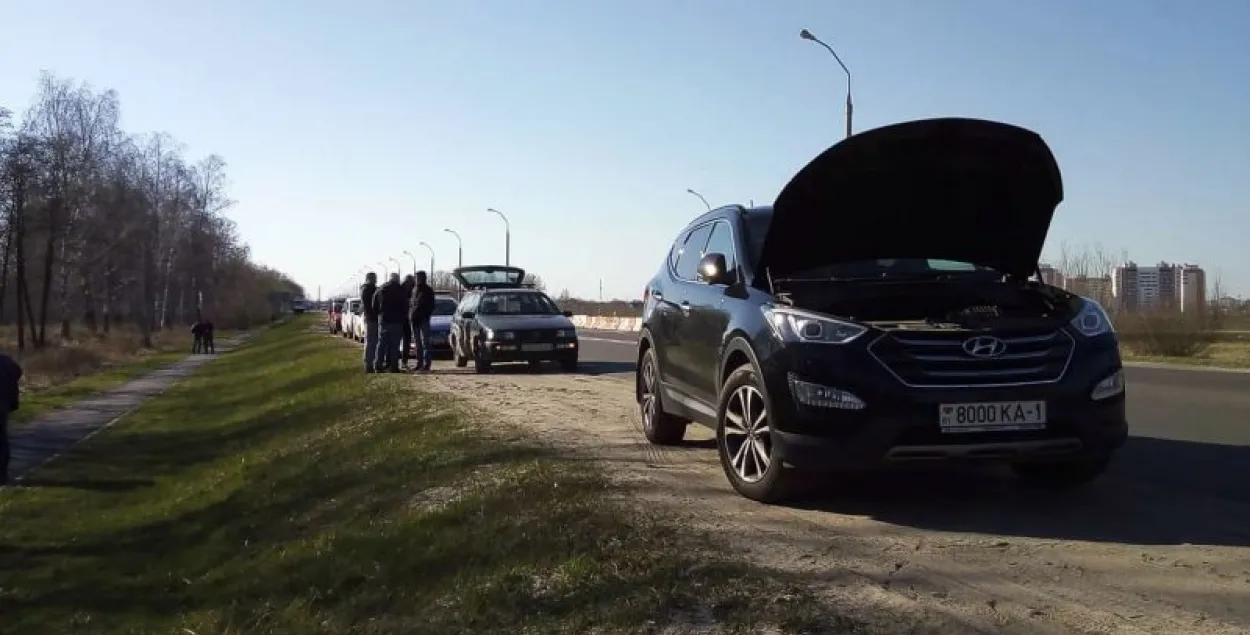 У аўто праціўніка завода АКБ у Брэсце нібыта знайшлі патроны і выбухоўку (відэа)