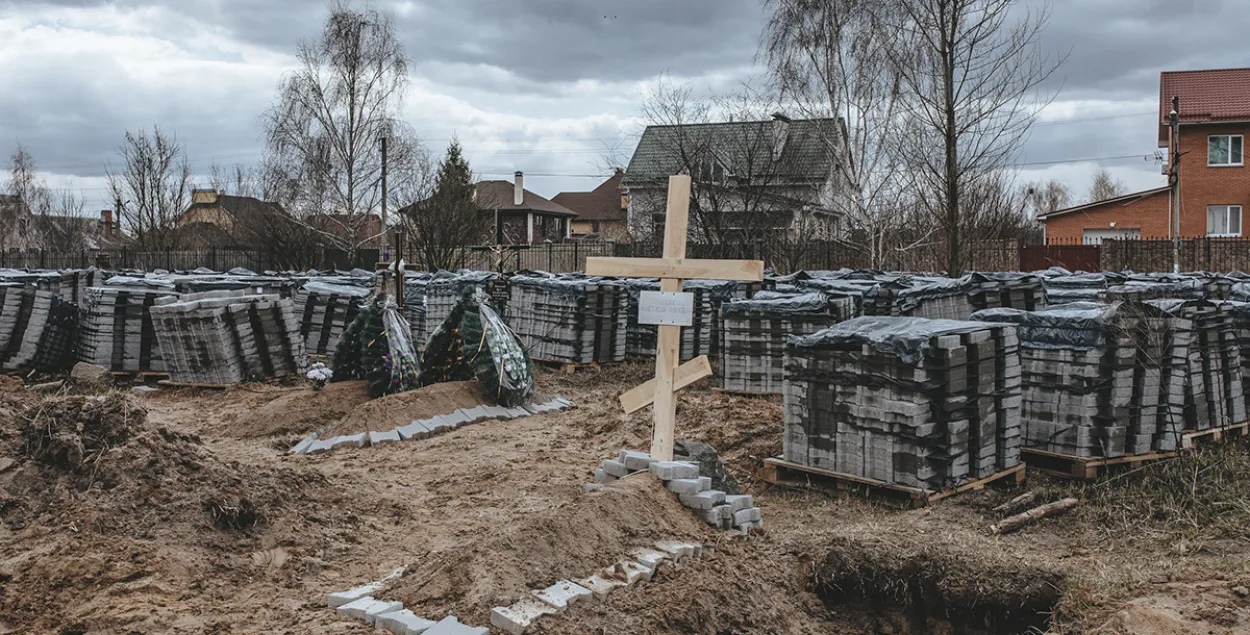 Захоронения в Буче, освобожденной украинскими войсками​ / Еврорадио