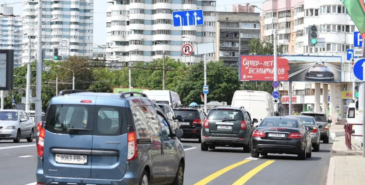 Збой абсталявання: ДАІ не можа зарэгістраваць аўто і выдаць пасведчанні