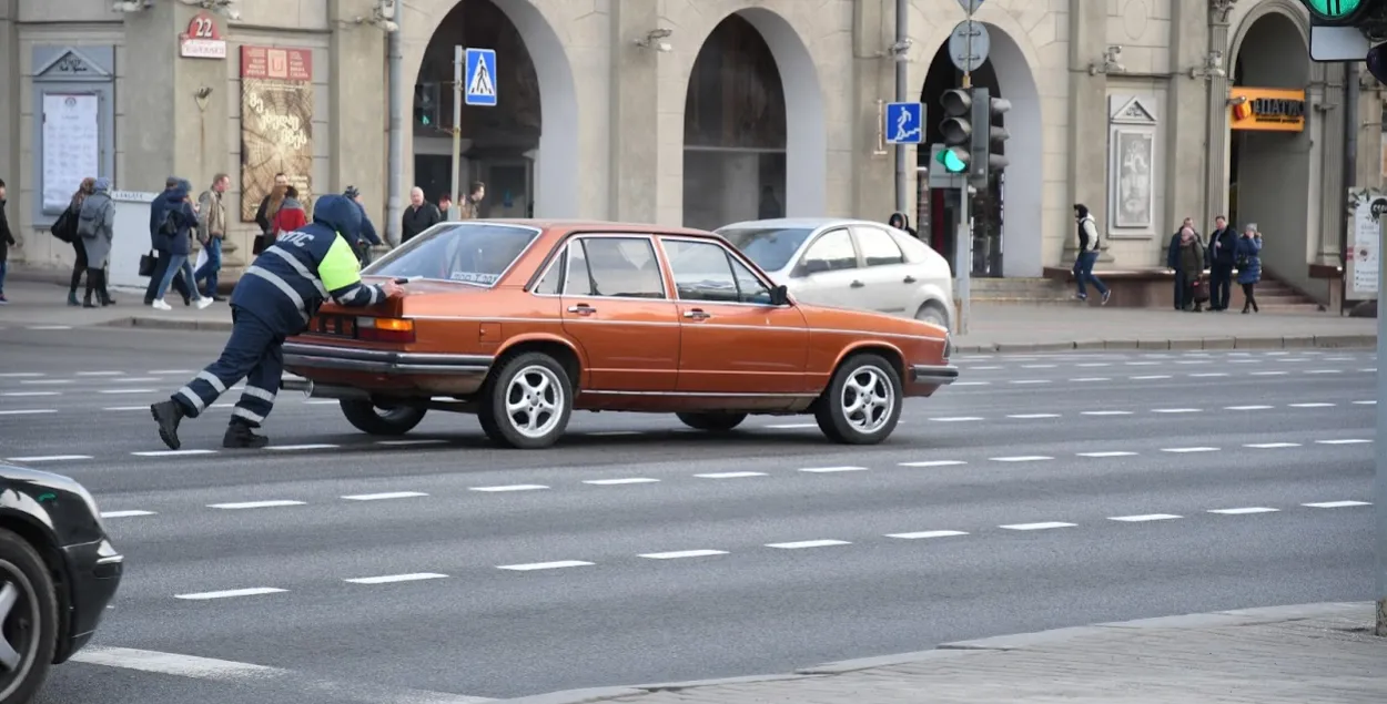 С начала года бензин прибавил 10 копеек. Это было последнее подорожание?