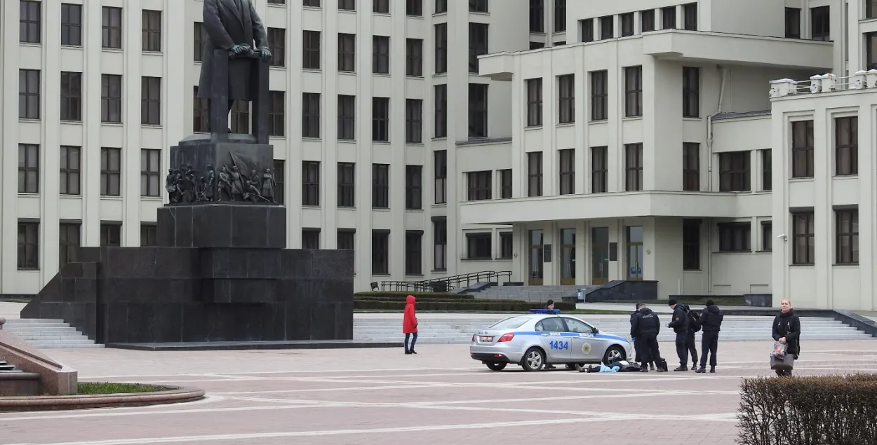 На Плошчы Незалежнасці ў Мінску знойдзены труп (дапоўнена)