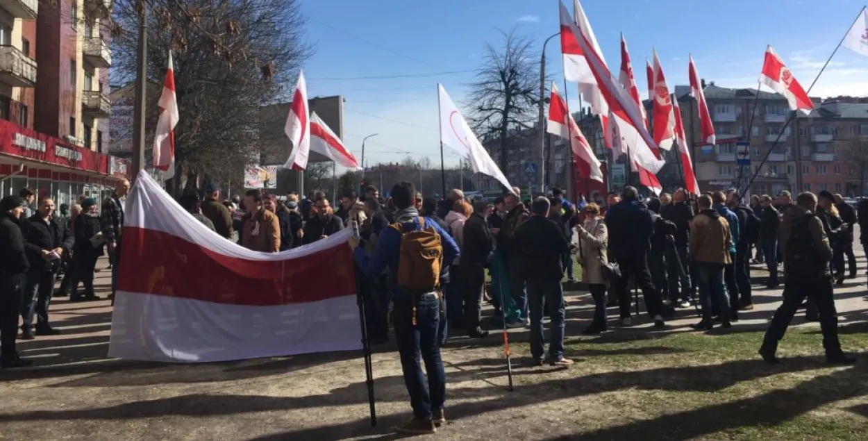 Акцыі на Дзень Волі ў рэгіёнах — відэатрансляцыя