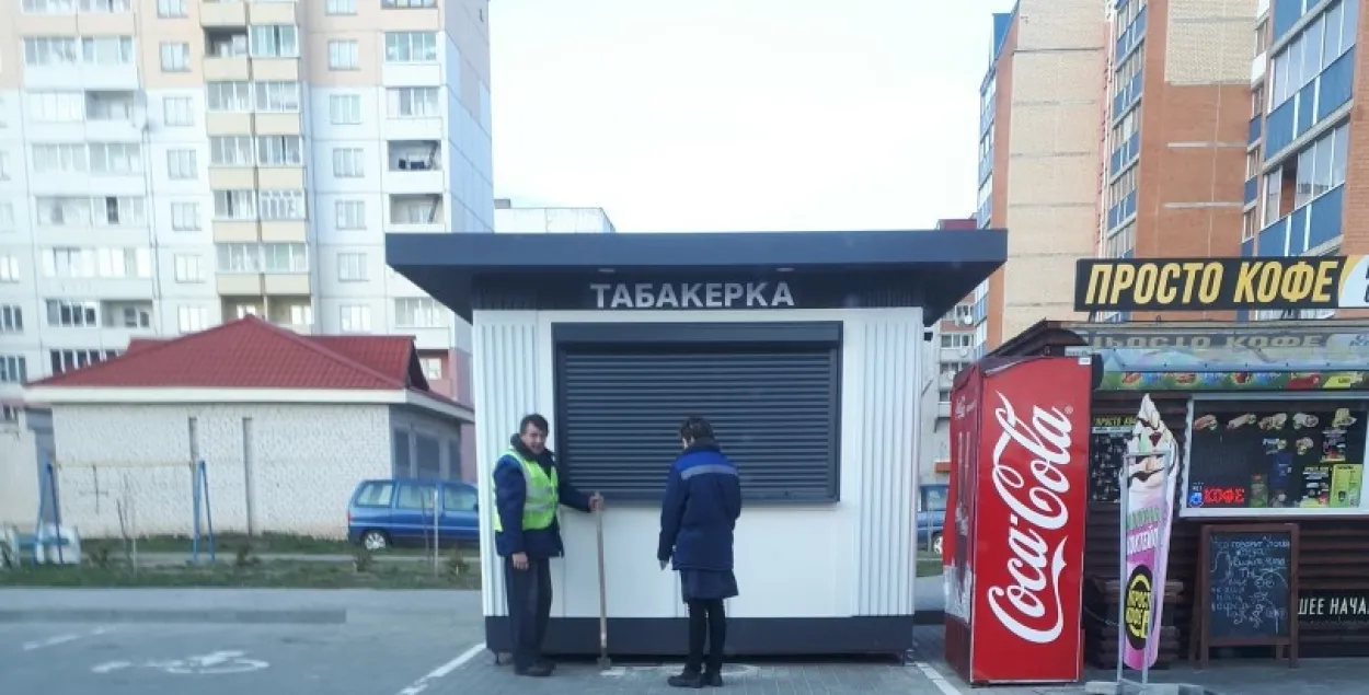 У Полацку “Табакерку” побач з крамай паставілі на месцы для інвалідаў