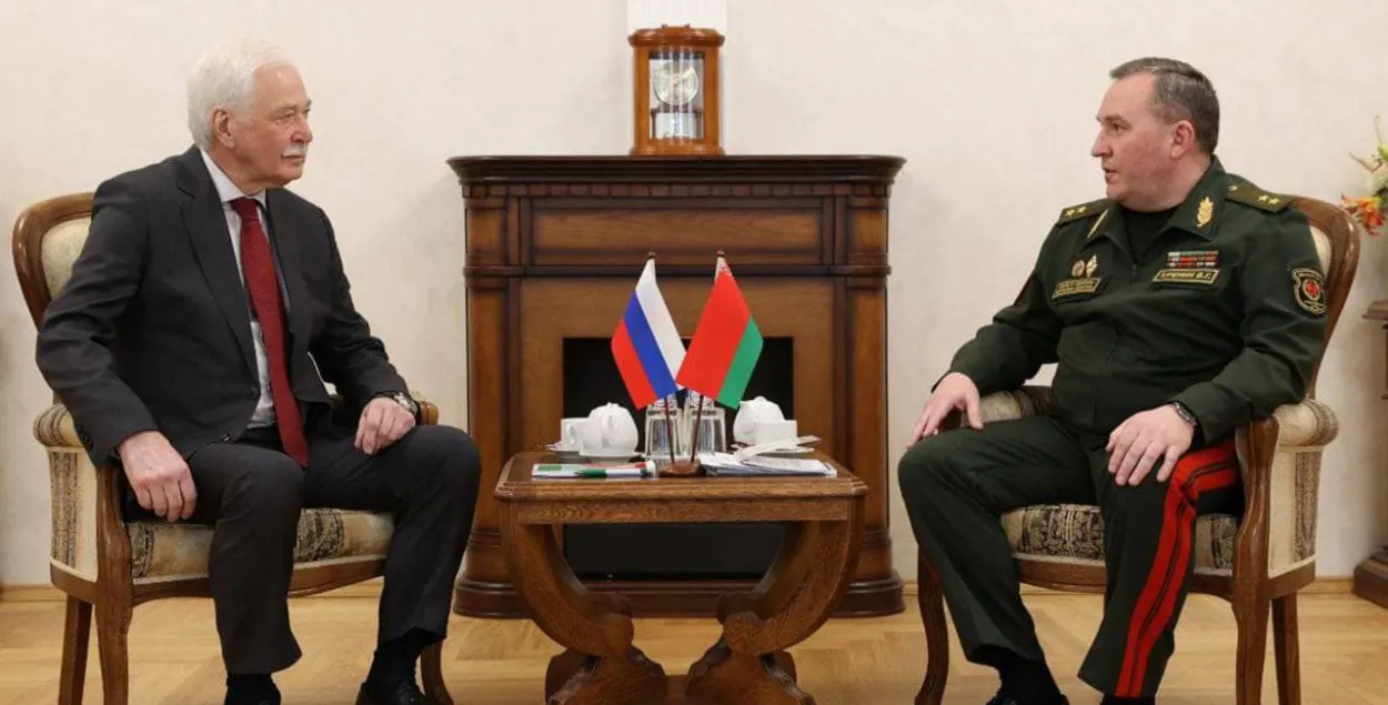 Российский посол Борис Грызлов 21 февраля встретился с министром обороны РБ Виктором Хрениным / Ваяр